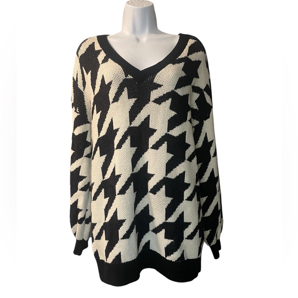 Bar‎ Ill Women's Black Houndstooth Long Sleeve V-neck Sweater